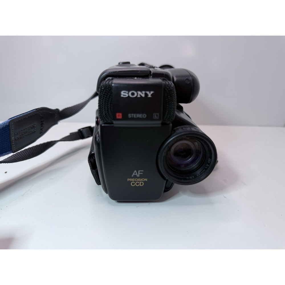 Sony CCD-TR7 Video8 Handycam Camcorder w/ Charger & Cables – As Is - Picture 6 of 8